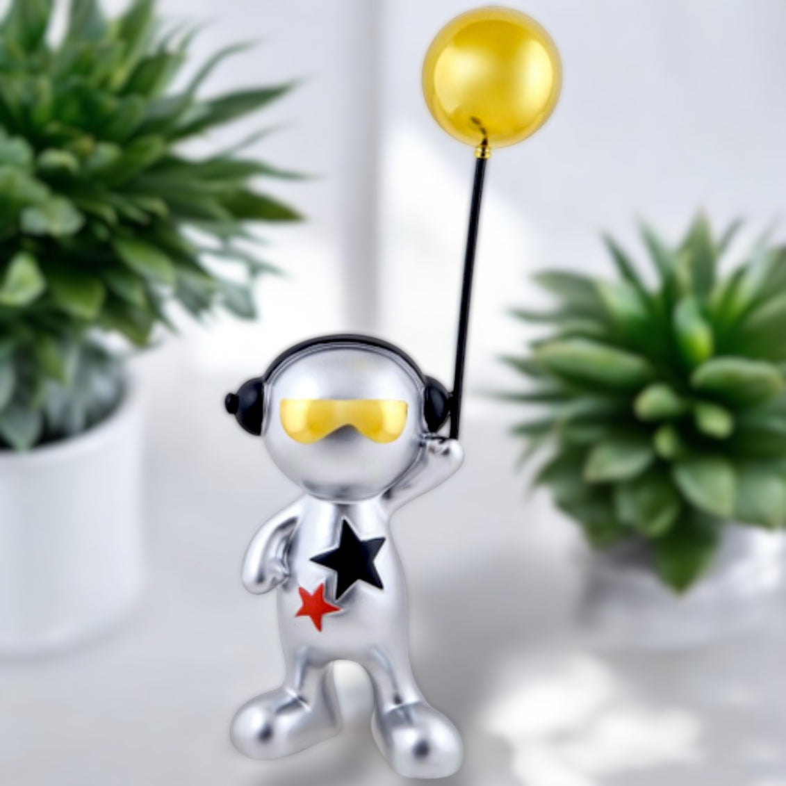 Alien With Balloon Showpiece