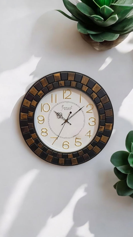 Elegant Vintage Inspired Wall Clock with Ornate Frame