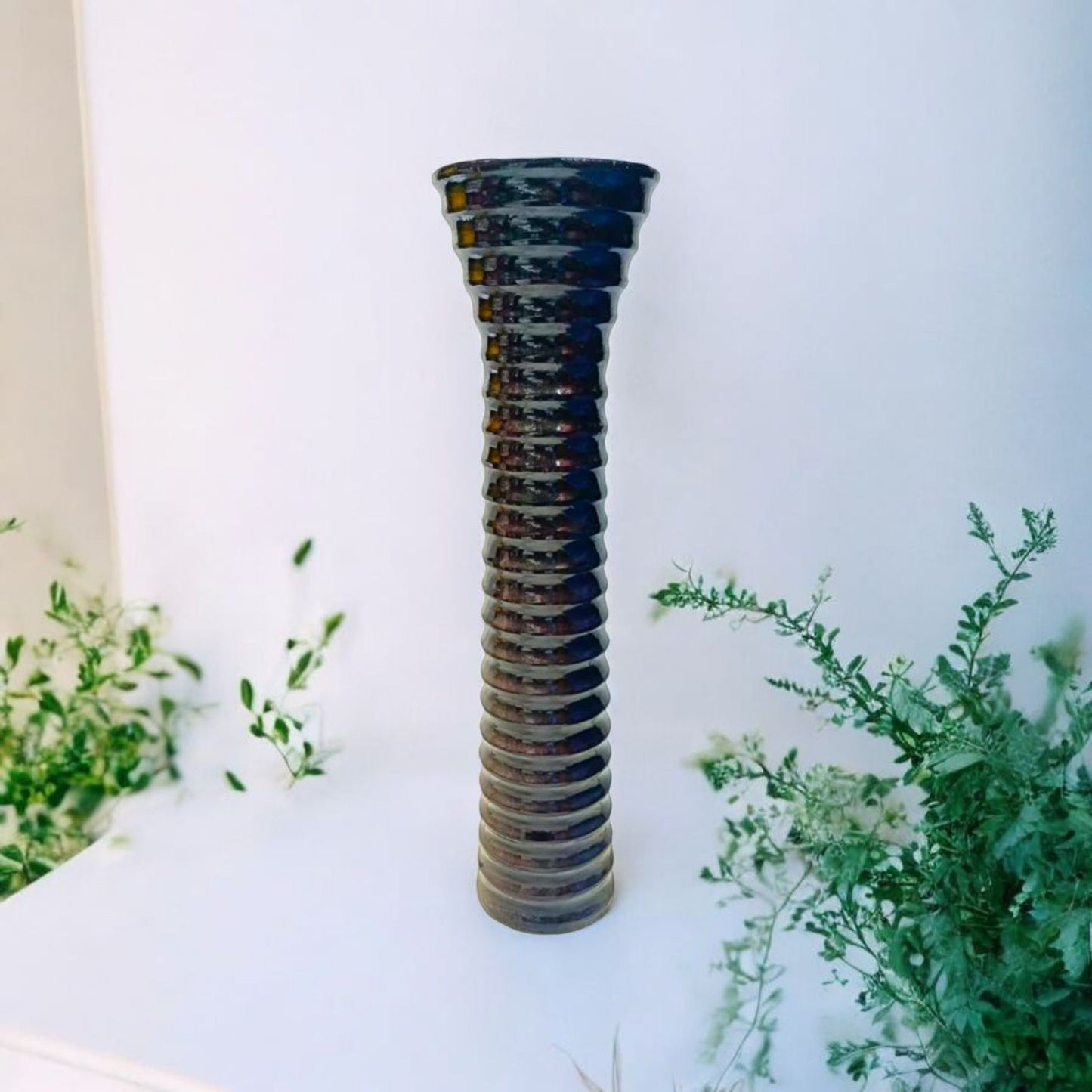 Elegant Spiral Glass Decorative Vase